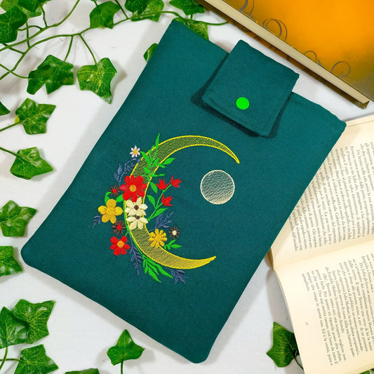 Book sleeve ricamata "Luna e fiori" | Custodia per libri e cover Kindle