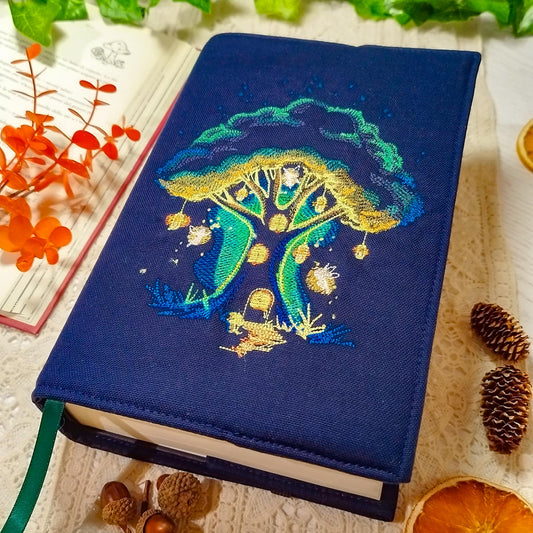 Book cover ricamata "Albero fungo" | Custodia per libri regolabile