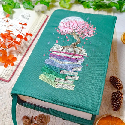 Book cover ricamata "Albero sui libri" | Custodia per libri regolabile