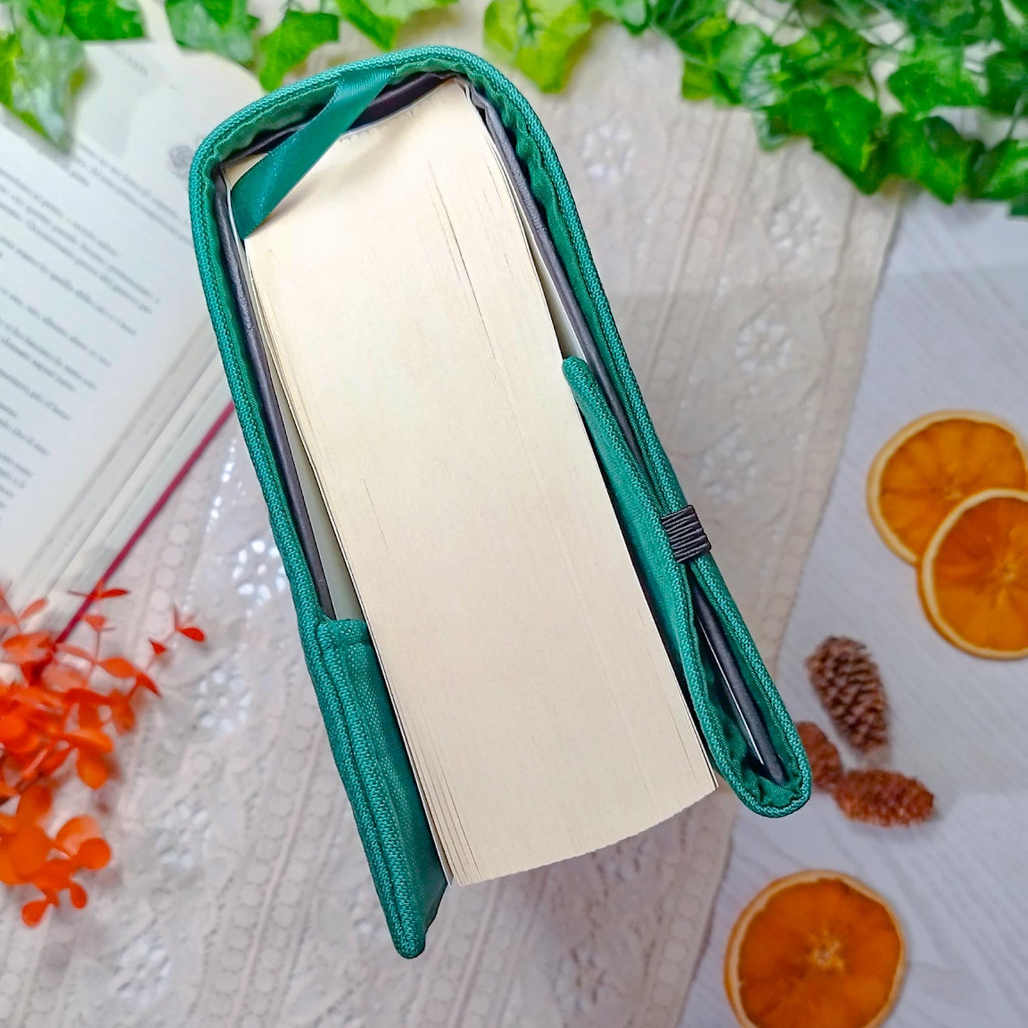 Book cover ricamata "Albero sui libri" | Custodia per libri regolabile