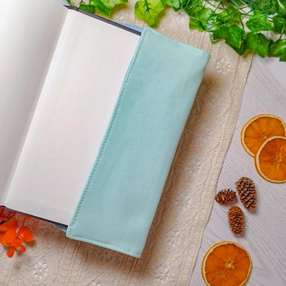 Book cover ricamata "Castello sul libro" | Custodia per libri regolabile