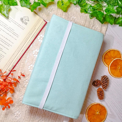 Book cover ricamata "Castello sul libro" | Custodia per libri regolabile