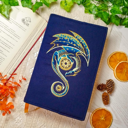 Book cover ricamata "Drago e sole celestiale" | Custodia per libri regolabile