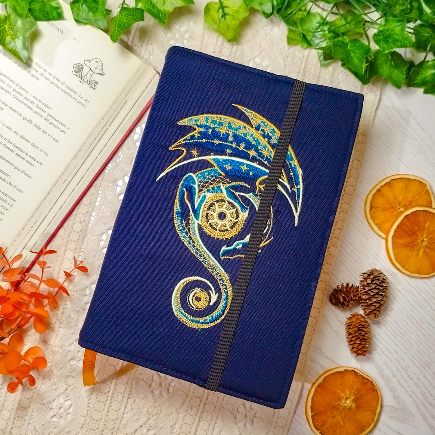 Book cover ricamata "Drago e sole celestiale" | Custodia per libri regolabile
