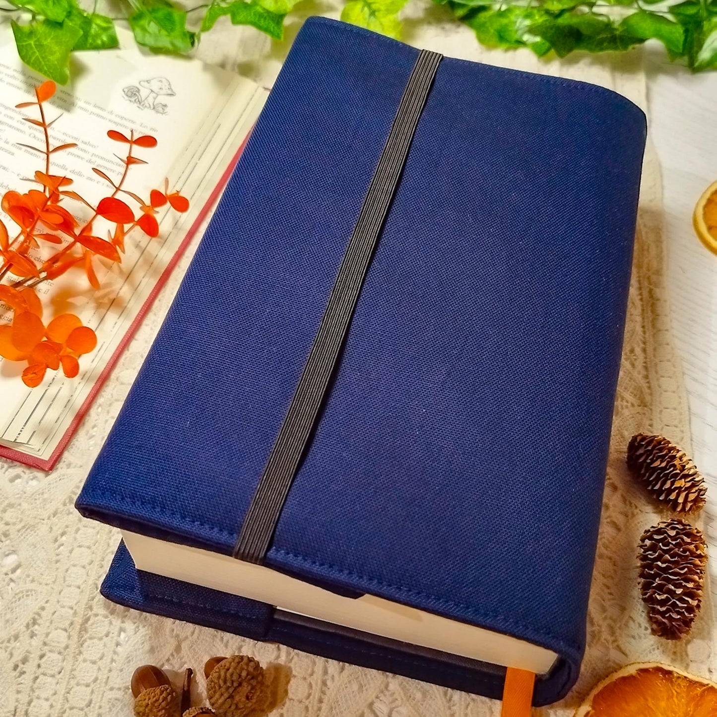 Book cover ricamata "Gatto celestiale" | Custodia per libri regolabile