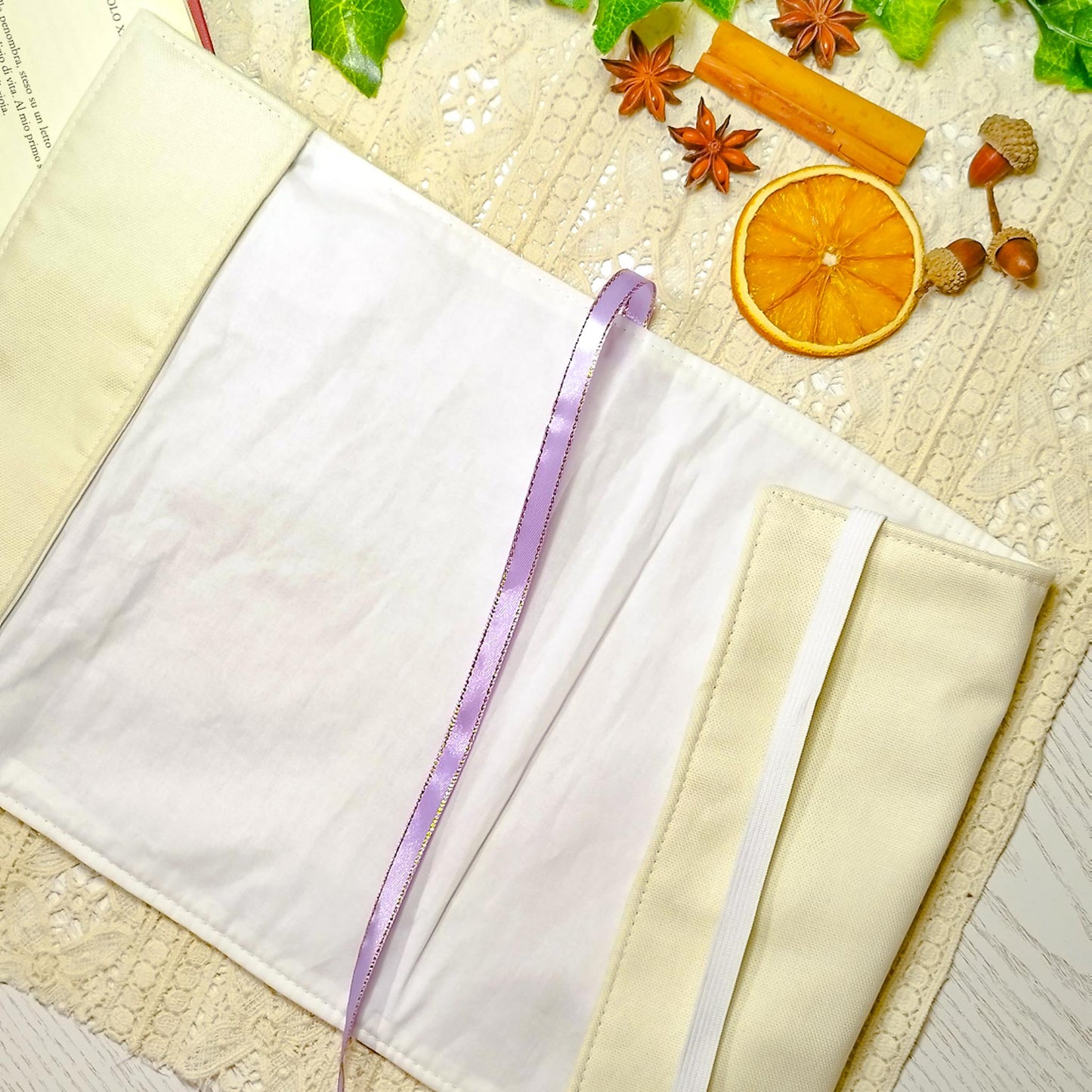 Book cover ricamata "Gatto sui libri" | Custodia per libri regolabile