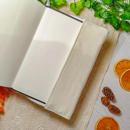 Book cover ricamata "Gatto sui libri" | Custodia per libri regolabile