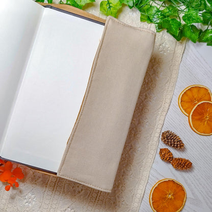 Book cover ricamata "Gives you exp" | Custodia per libri regolabile