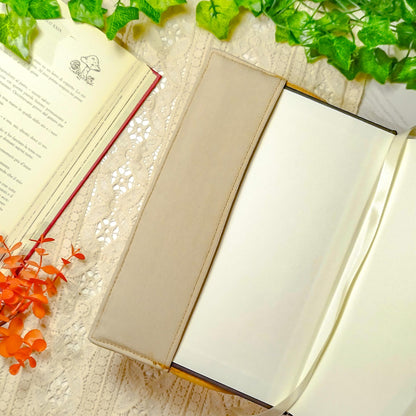 Book cover ricamata "Gives you exp" | Custodia per libri regolabile