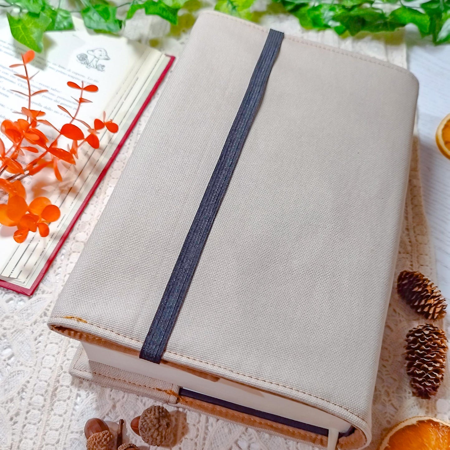 Book cover ricamata "Gives you exp" | Custodia per libri regolabile