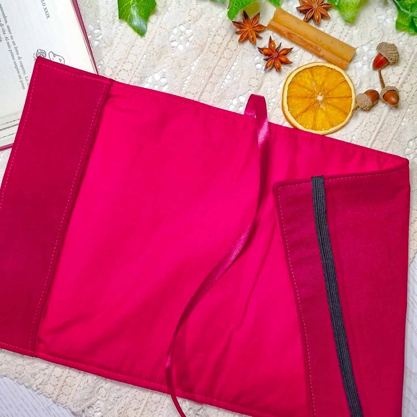 Book cover ricamata "Never have enough books" | Custodia per libri regolabile