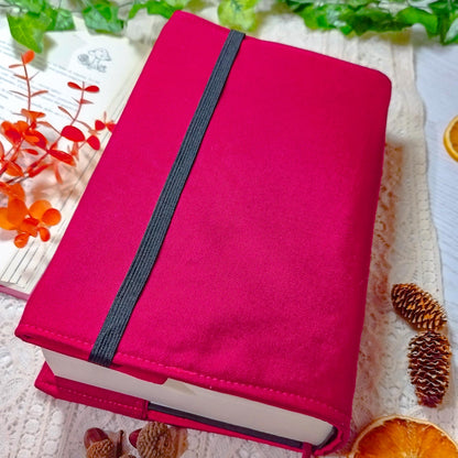 Book cover ricamata "Never have enough books" | Custodia per libri regolabile