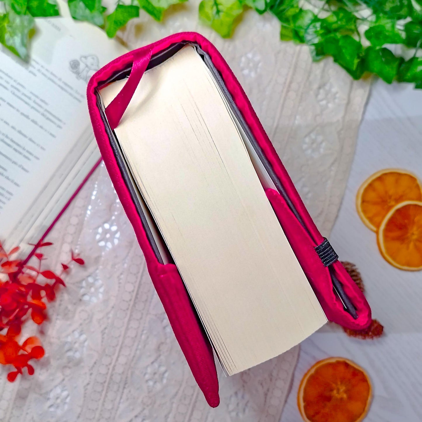 Book cover ricamata "Never have enough books" | Custodia per libri regolabile