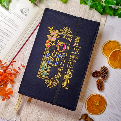 Book cover ricamata "Once upon a time" | Custodia per libri regolabile
