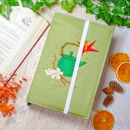 Book cover ricamata "Teiera giapponese" | Custodia per libri regolabile