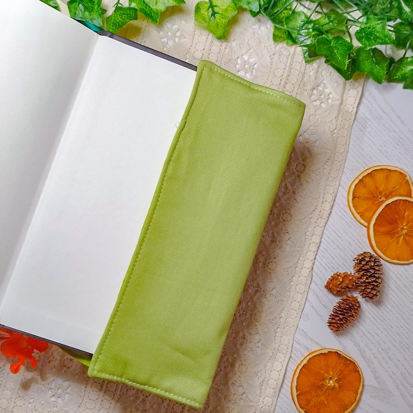 Book cover ricamata "Teiera giapponese" | Custodia per libri regolabile