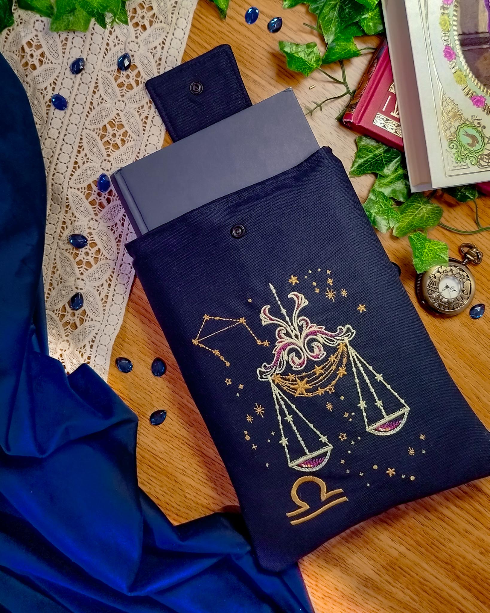 Book sleeve cover per libri ricamate zodiaco bilancia - libro