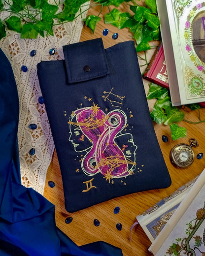 Book sleeve cover per libri ricamate zodiaco gemelli - fronte