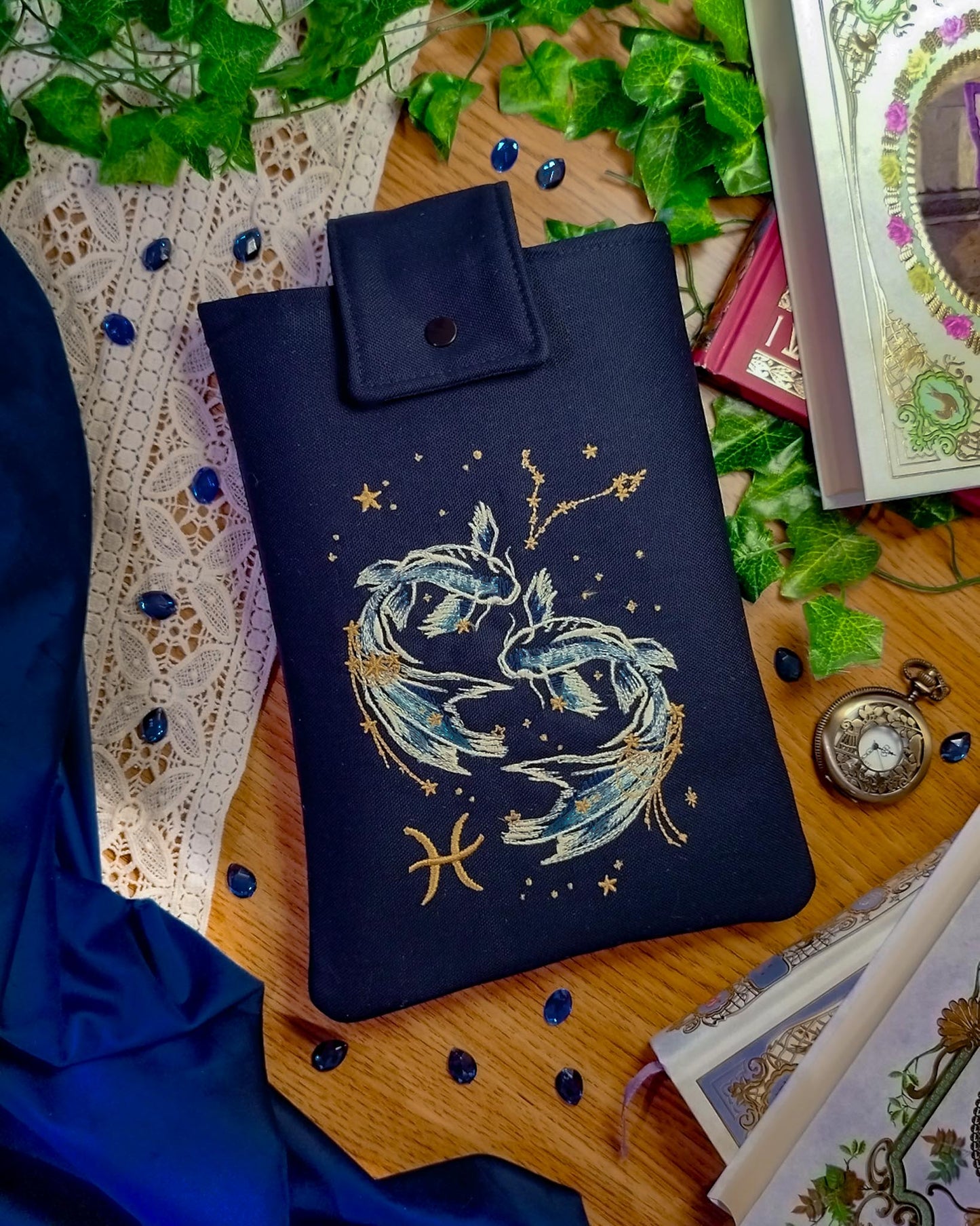 Book sleeve cover per libri ricamate zodiaco pesci - fronte