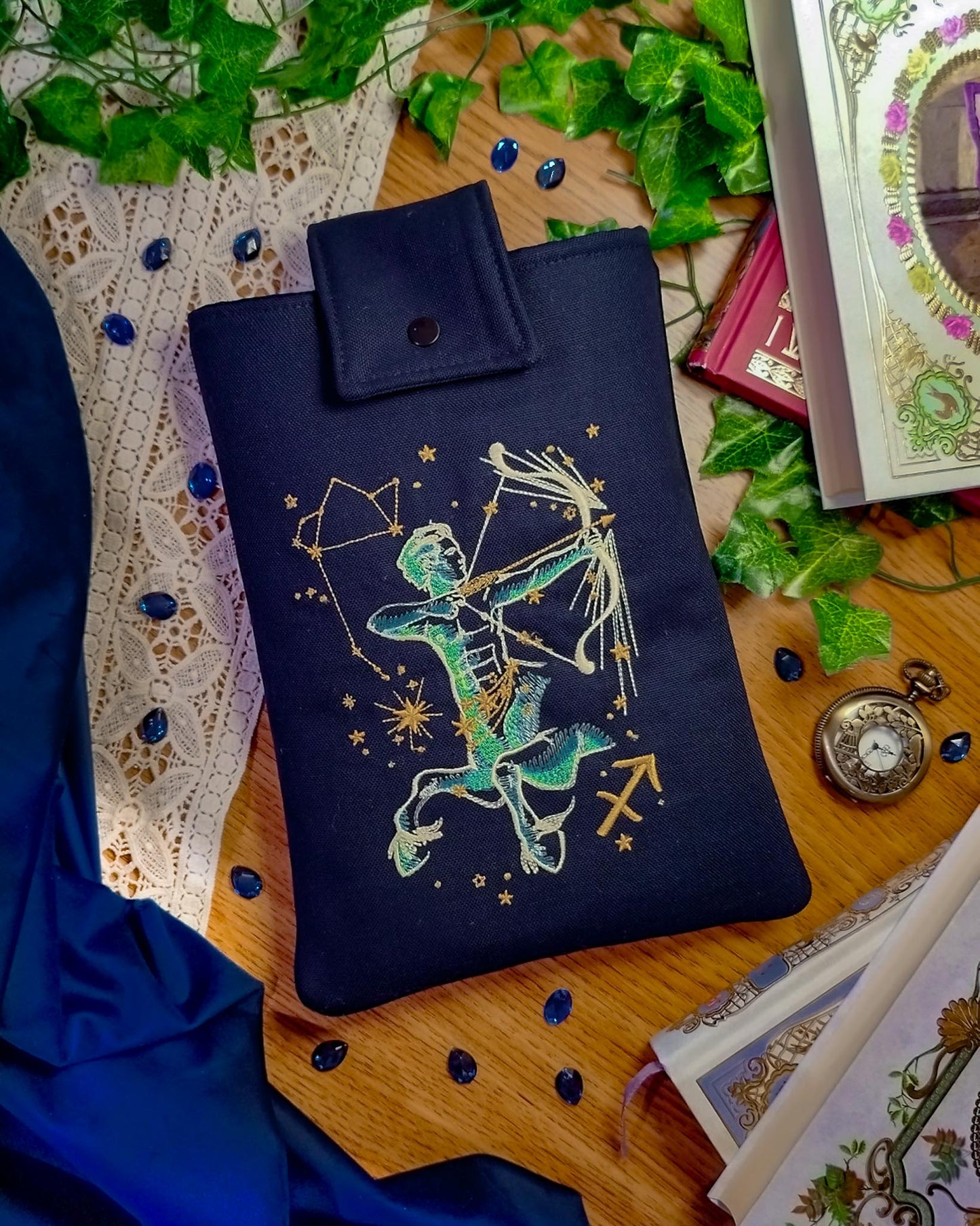 Book sleeve cover per libri ricamate zodiaco sagittario - fronte