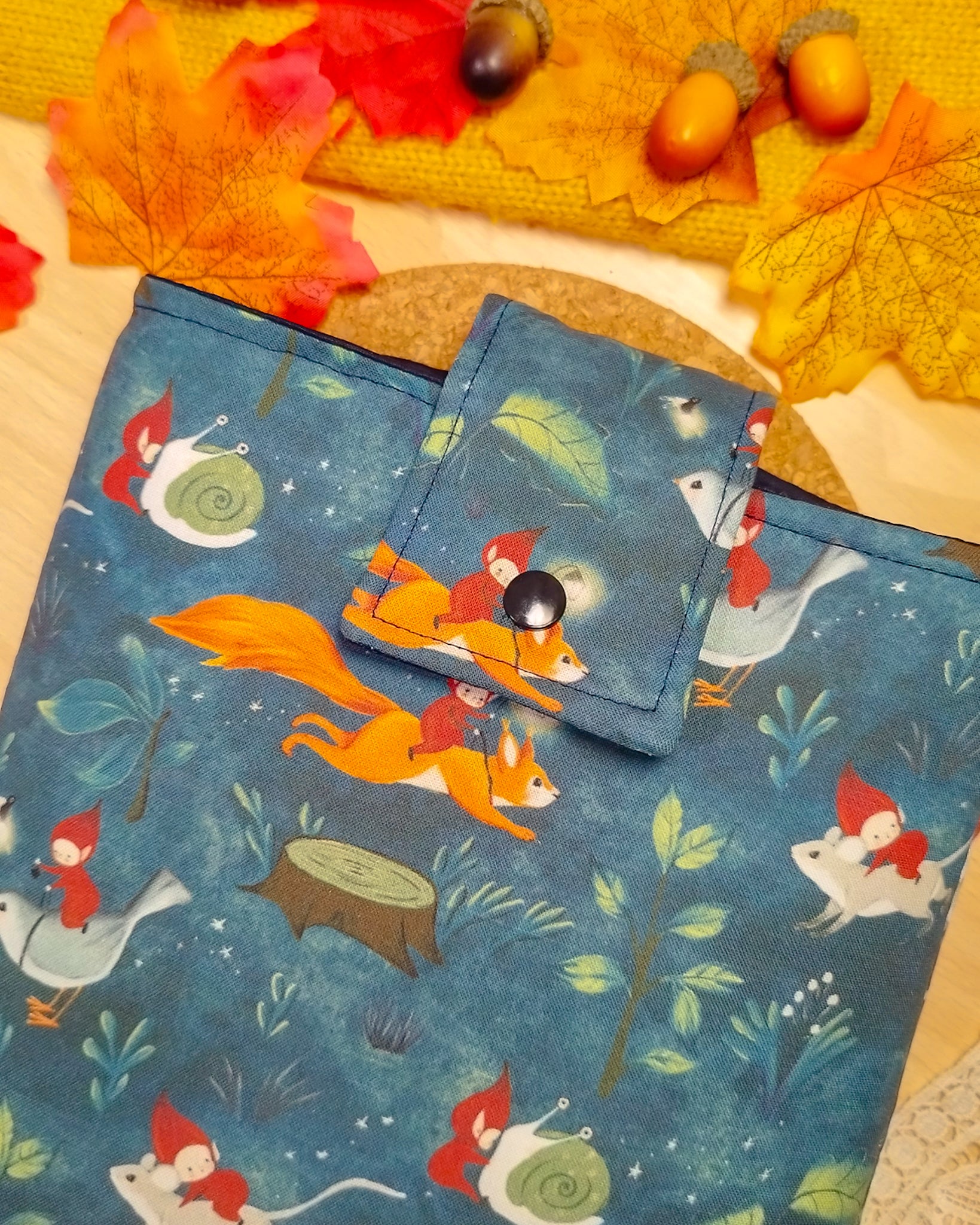 Book sleeve custodia per libri folletti e scoiattoli - bottone