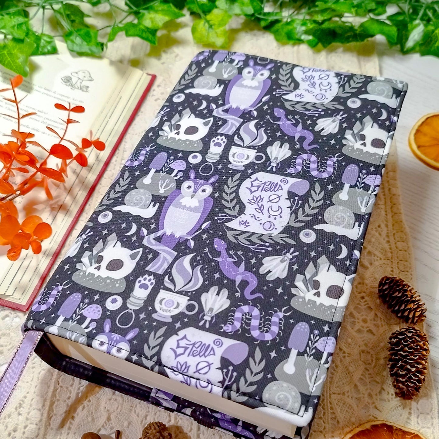 Book cover "Bosco della strega" | Custodia per libri regolabile