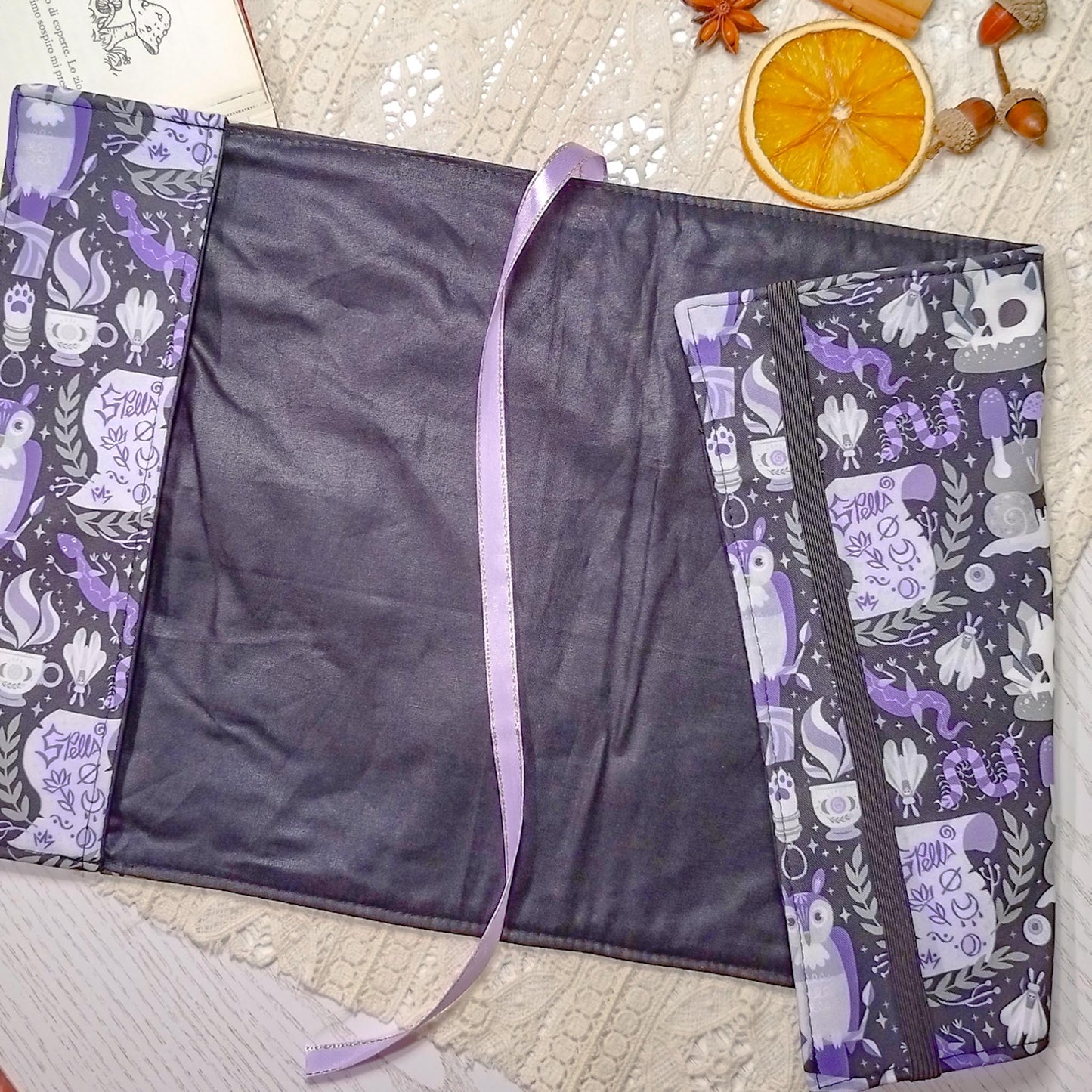 Book cover "Bosco della strega" | Custodia per libri regolabile