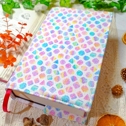 Book cover "Dadi arcobaleno bianca" | Custodia per libri regolabile