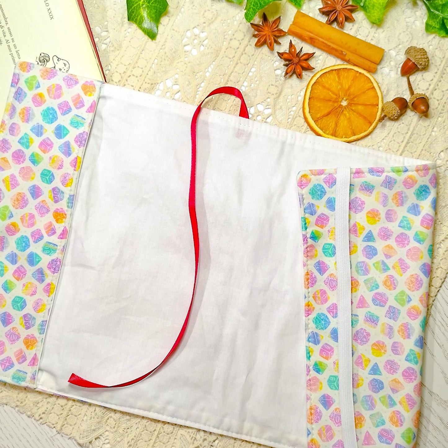 Book cover "Dadi arcobaleno bianca" | Custodia per libri regolabile