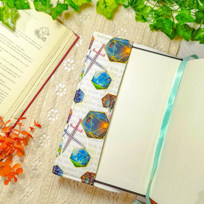 Book cover "Dadi e fiori" | Custodia per libri regolabile