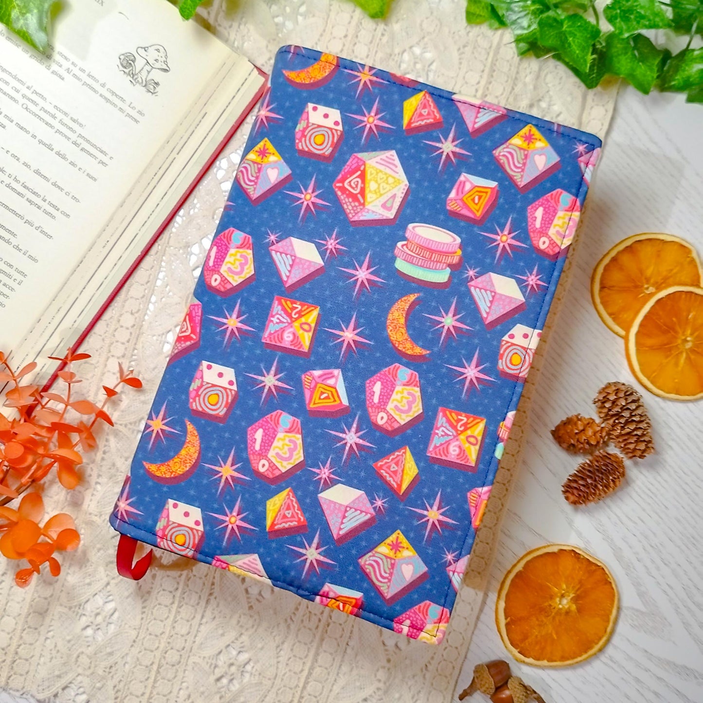 Book cover "Dadi e lune" | Custodia per libri regolabile