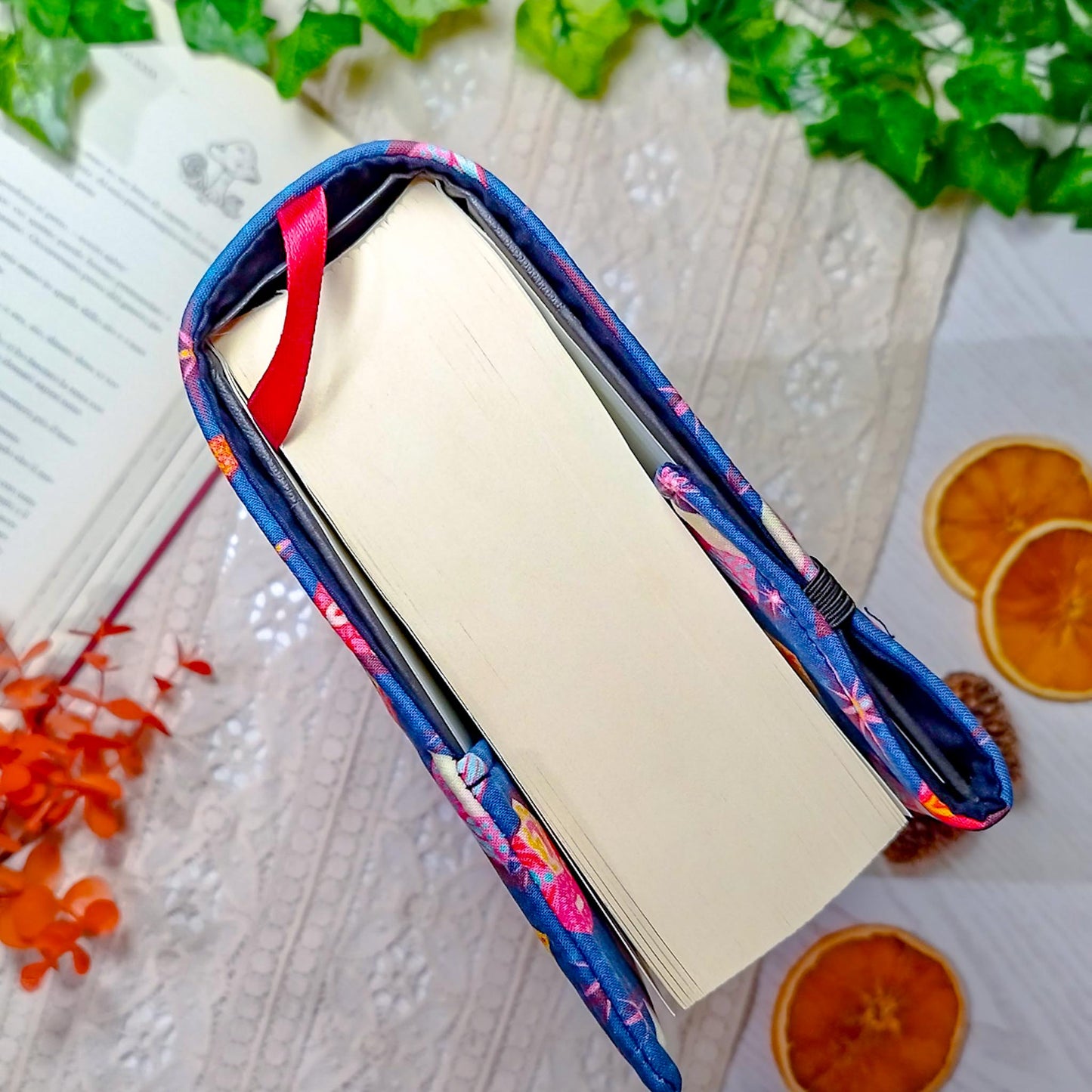 Book cover "Dadi e lune" | Custodia per libri regolabile