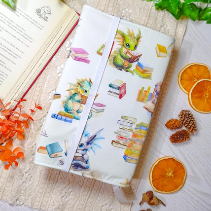 Book cover "Draghi che leggono" | Custodia per libri regolabile