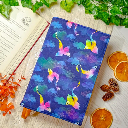 Book cover "Draghi che volano blu" | Custodia per libri regolabile