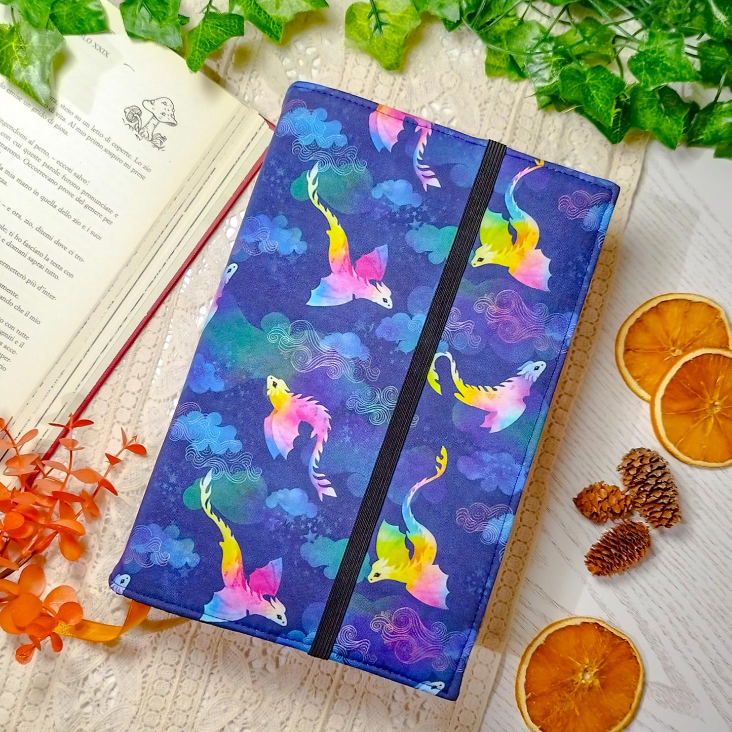 Book cover "Draghi che volano blu" | Custodia per libri regolabile