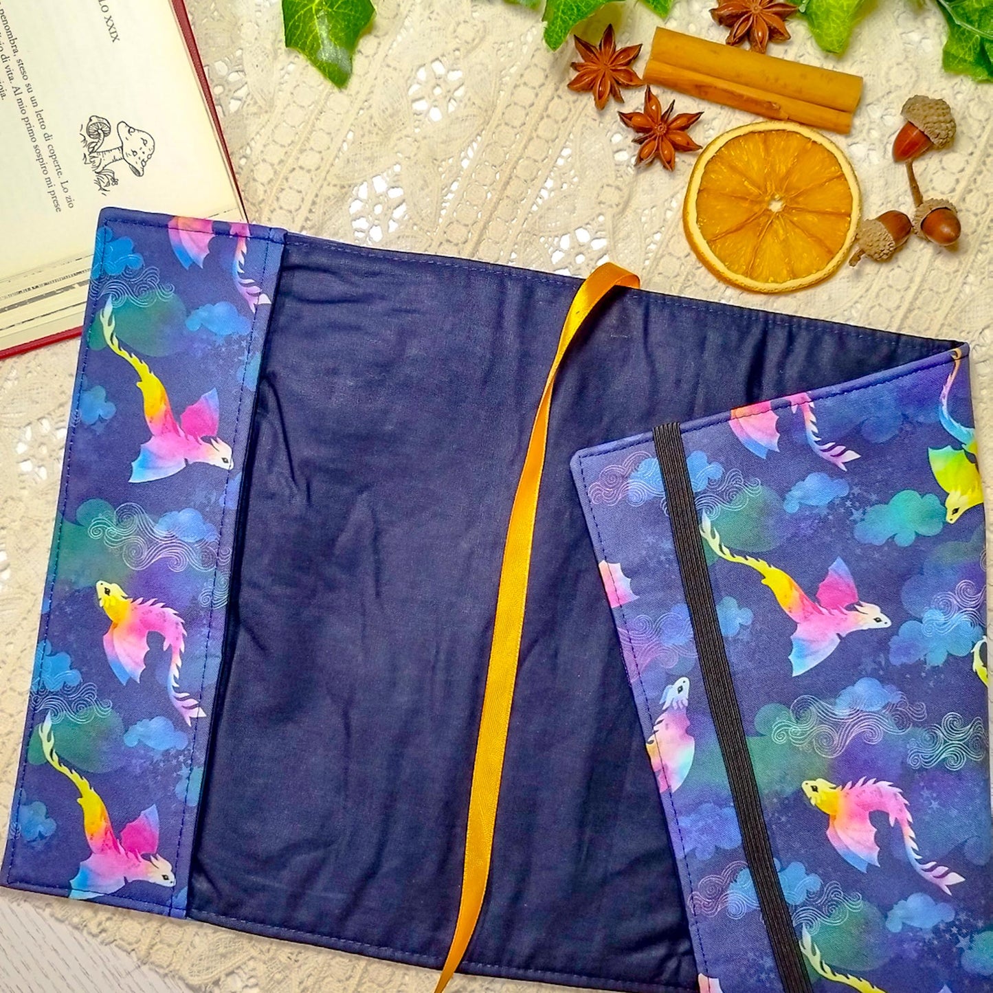 Book cover "Draghi che volano blu" | Custodia per libri regolabile