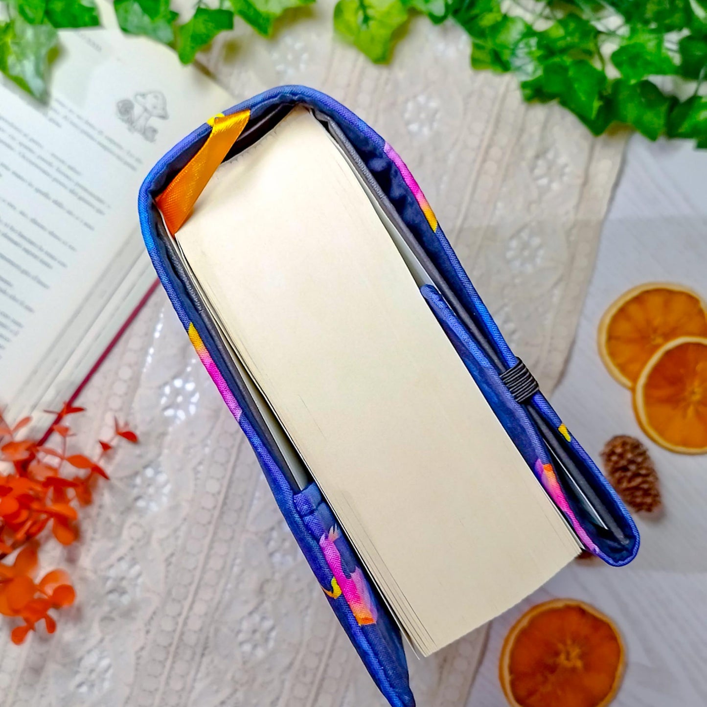 Book cover "Draghi che volano blu" | Custodia per libri regolabile