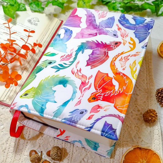 Book cover "Draghi che volano arcobaleno" | Custodia per libri regolabile