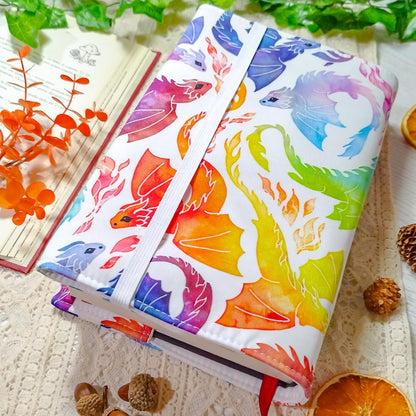 Book cover "Draghi che volano arcobaleno" | Custodia per libri regolabile