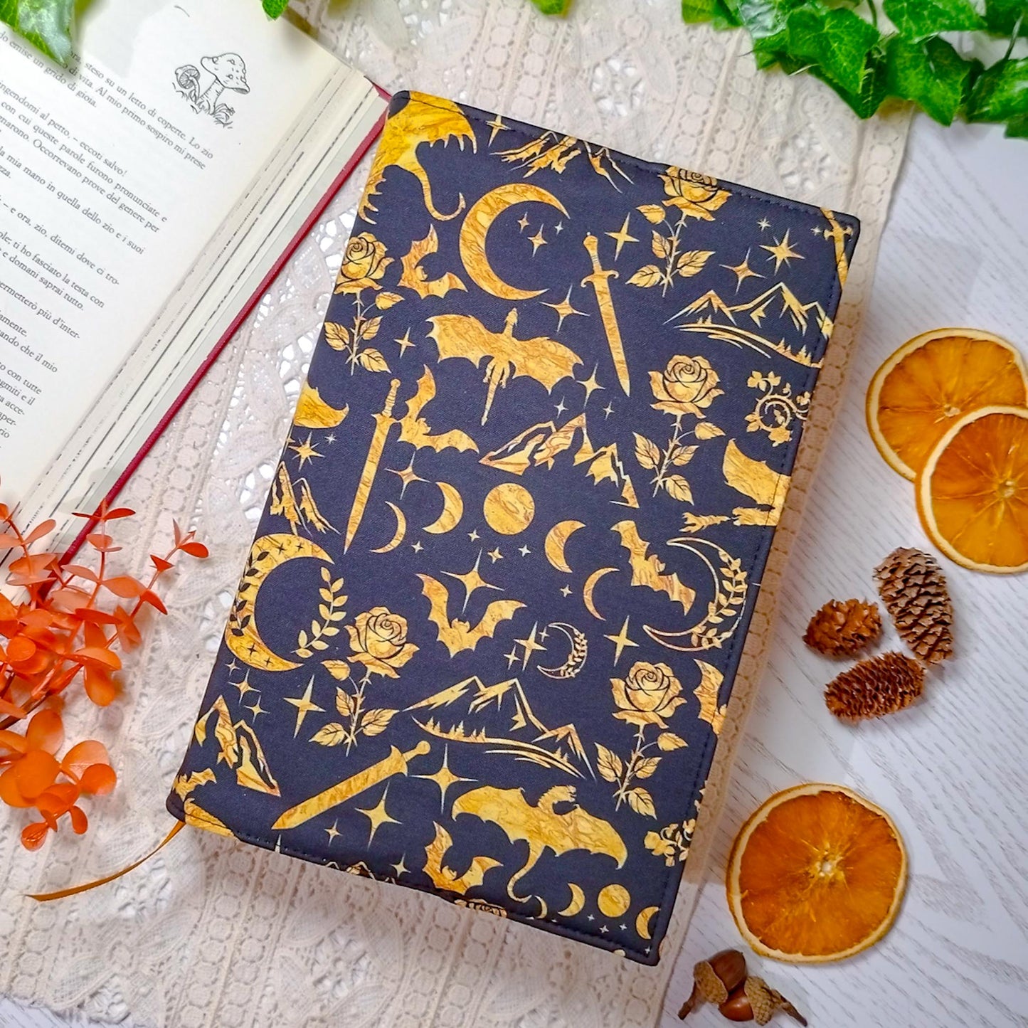 Book cover "Draghi dorati" | Custodia per libri regolabile