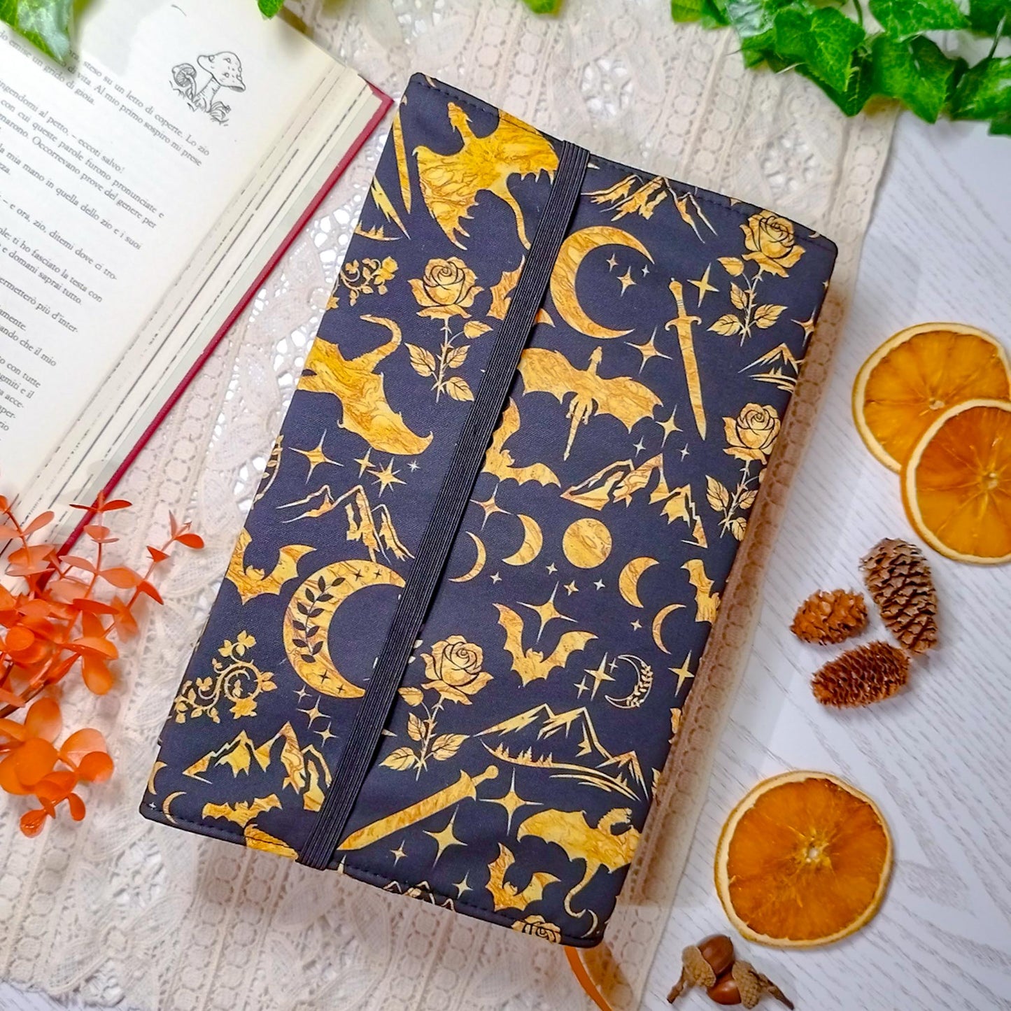 Book cover "Draghi dorati" | Custodia per libri regolabile