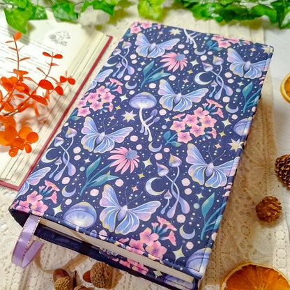 Book cover "Farfalle e meduse" | Custodia per libri regolabile