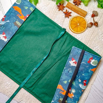 Book cover "Folletti e scoiattoli" | Custodia per libri regolabile