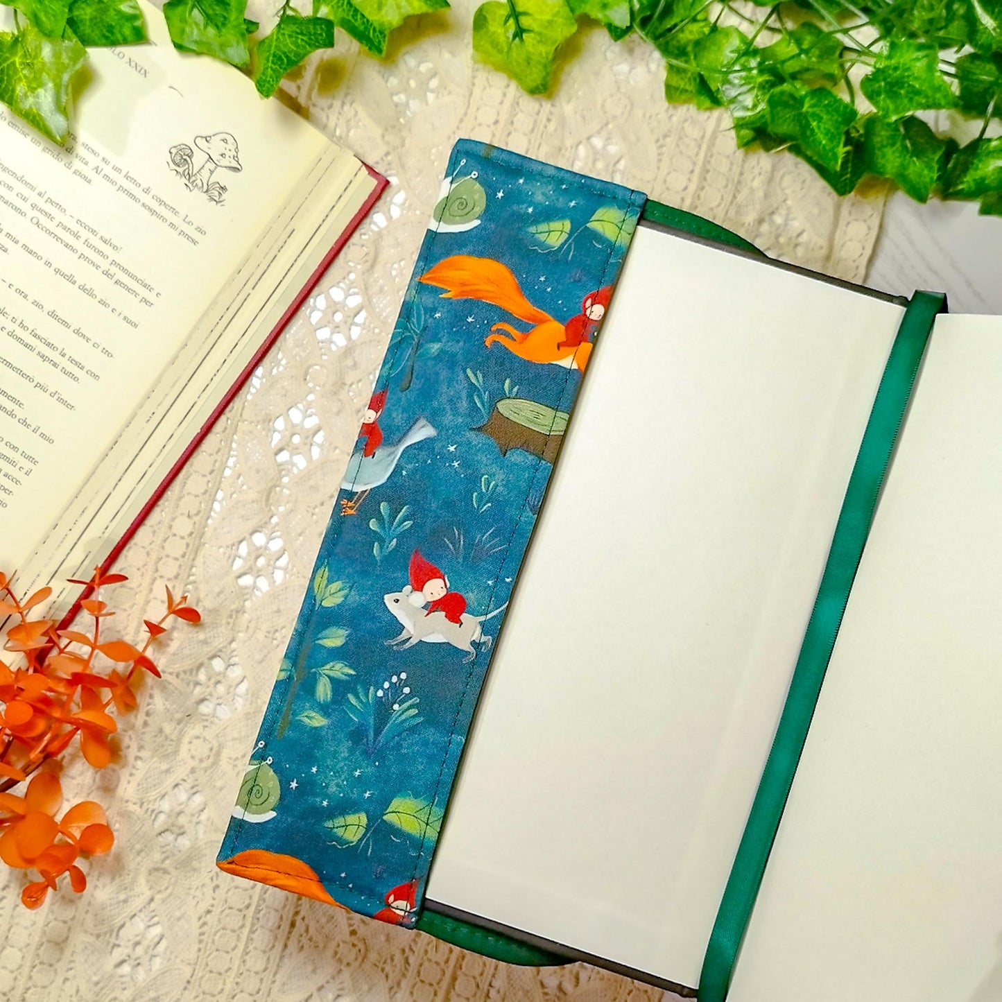 Book cover "Folletti e scoiattoli" | Custodia per libri regolabile