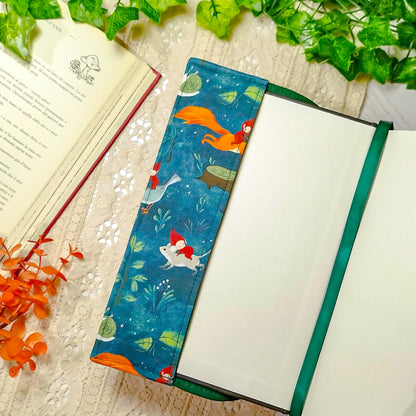 Book cover "Folletti e scoiattoli" | Custodia per libri regolabile