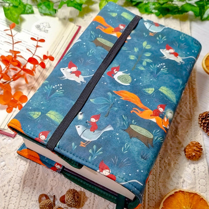 Book cover "Folletti e scoiattoli" | Custodia per libri regolabile