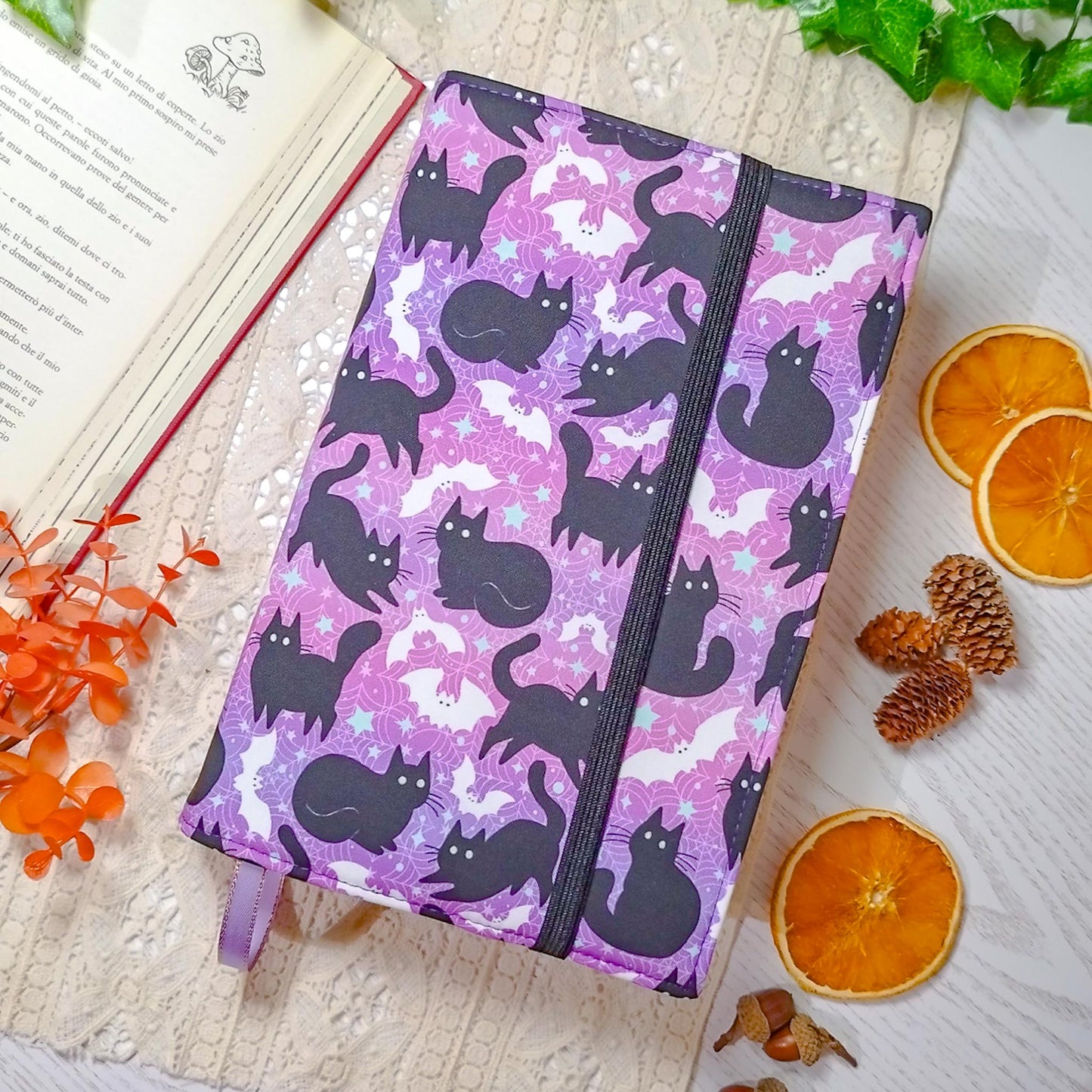 Book cover "Gatti e pipistrelli viola" | Custodia per libri regolabile