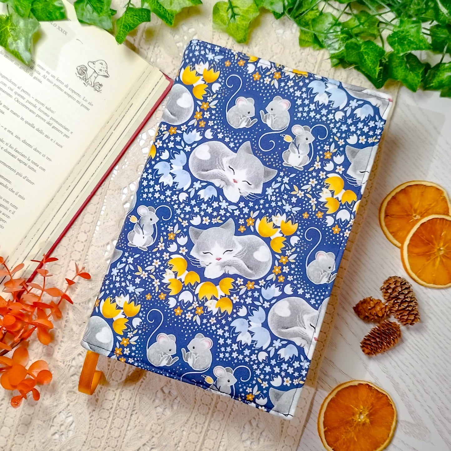 Book cover "Gatti e topi" | Custodia per libri regolabile