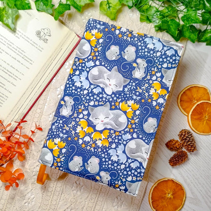 Book cover "Gatti e topi" | Custodia per libri regolabile