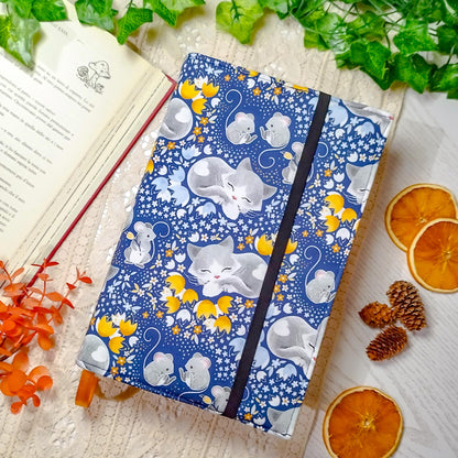 Book cover "Gatti e topi" | Custodia per libri regolabile